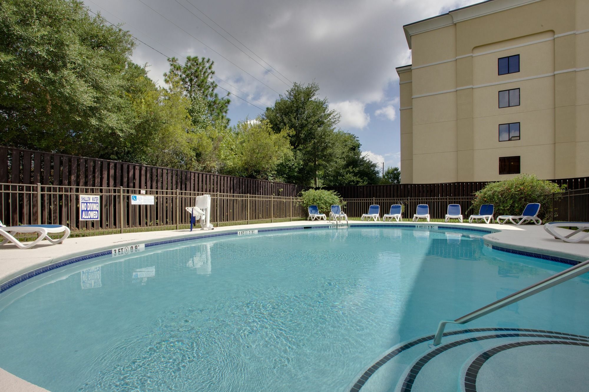 Holiday Inn Express Hotel & Suites Columbia-I-20 At Clemson Road By Ihg Экстерьер фото
